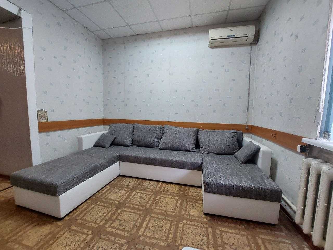 Угловой диван в хорошем состоянии 280x180