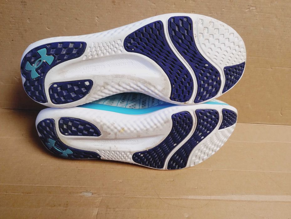 buty biegowe Under Armour Charged breeze  roz 42 bdb