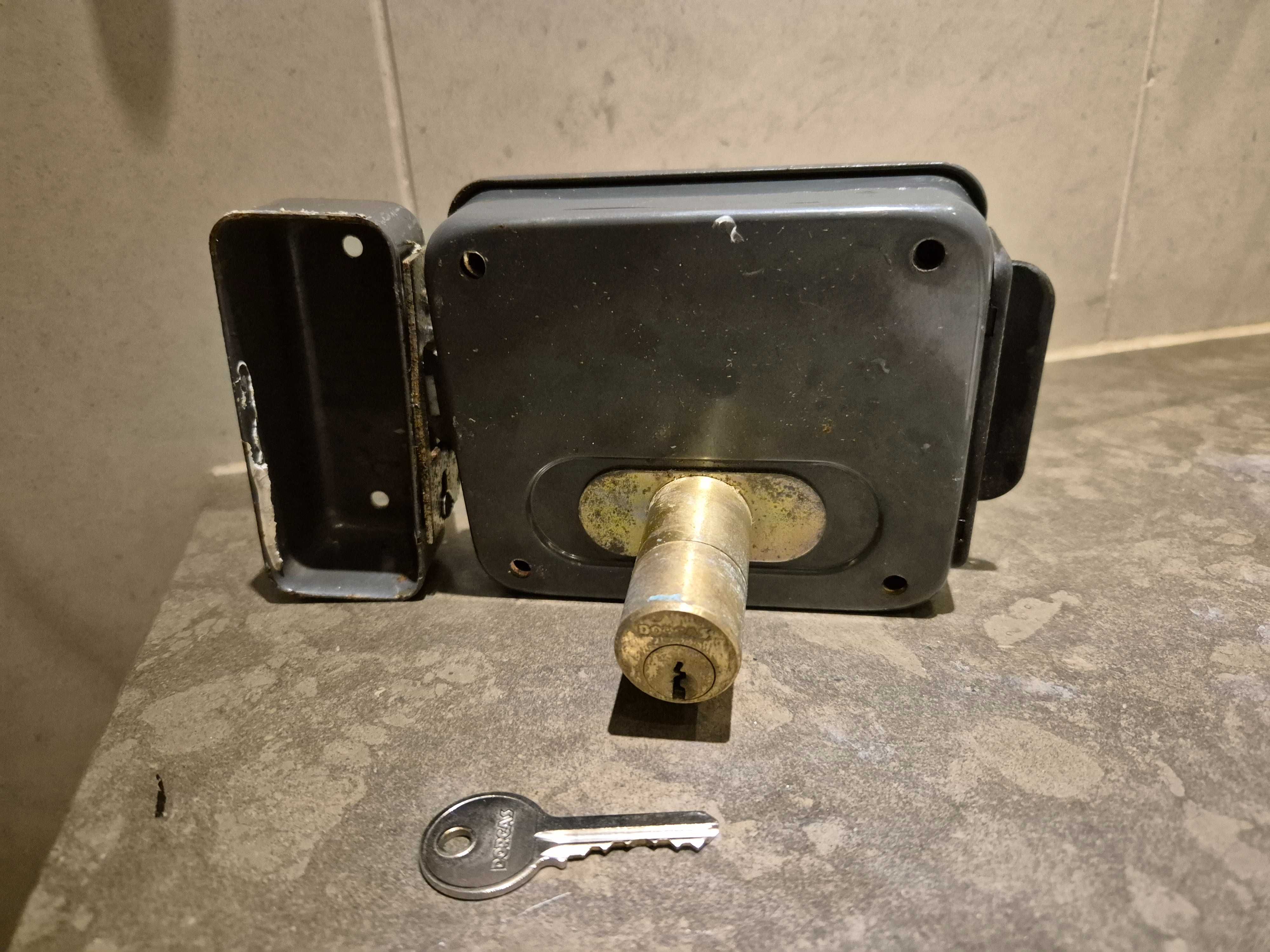 Fechadura trinco electrico Dorcas para porta de prédio MOD.D96P.BC