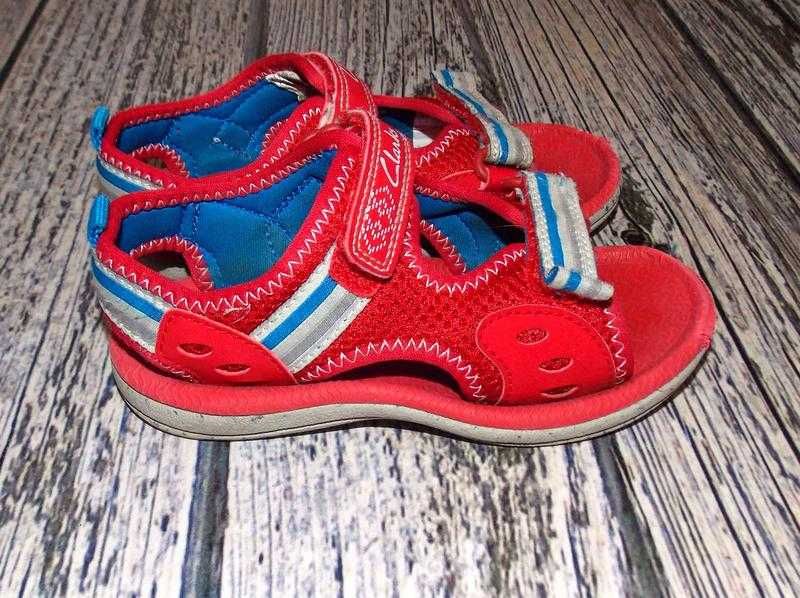 Фирменные босоножки clarks для ребенка, размер 8 (16 см)