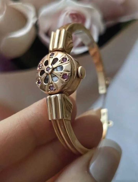 Золотий годинник браслет.