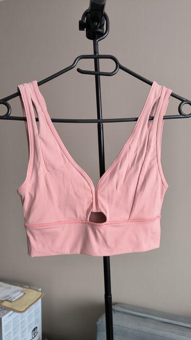 Biustonosz sportowy pudrowy róż Stradivarius rozmiar S