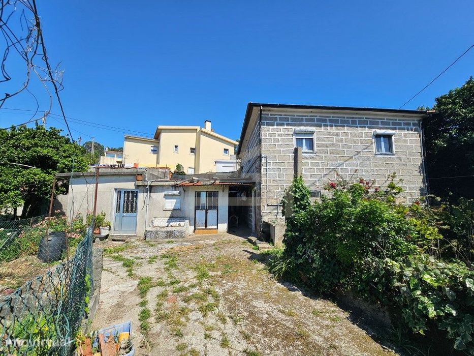 Moradia para Restauro em Mouquim