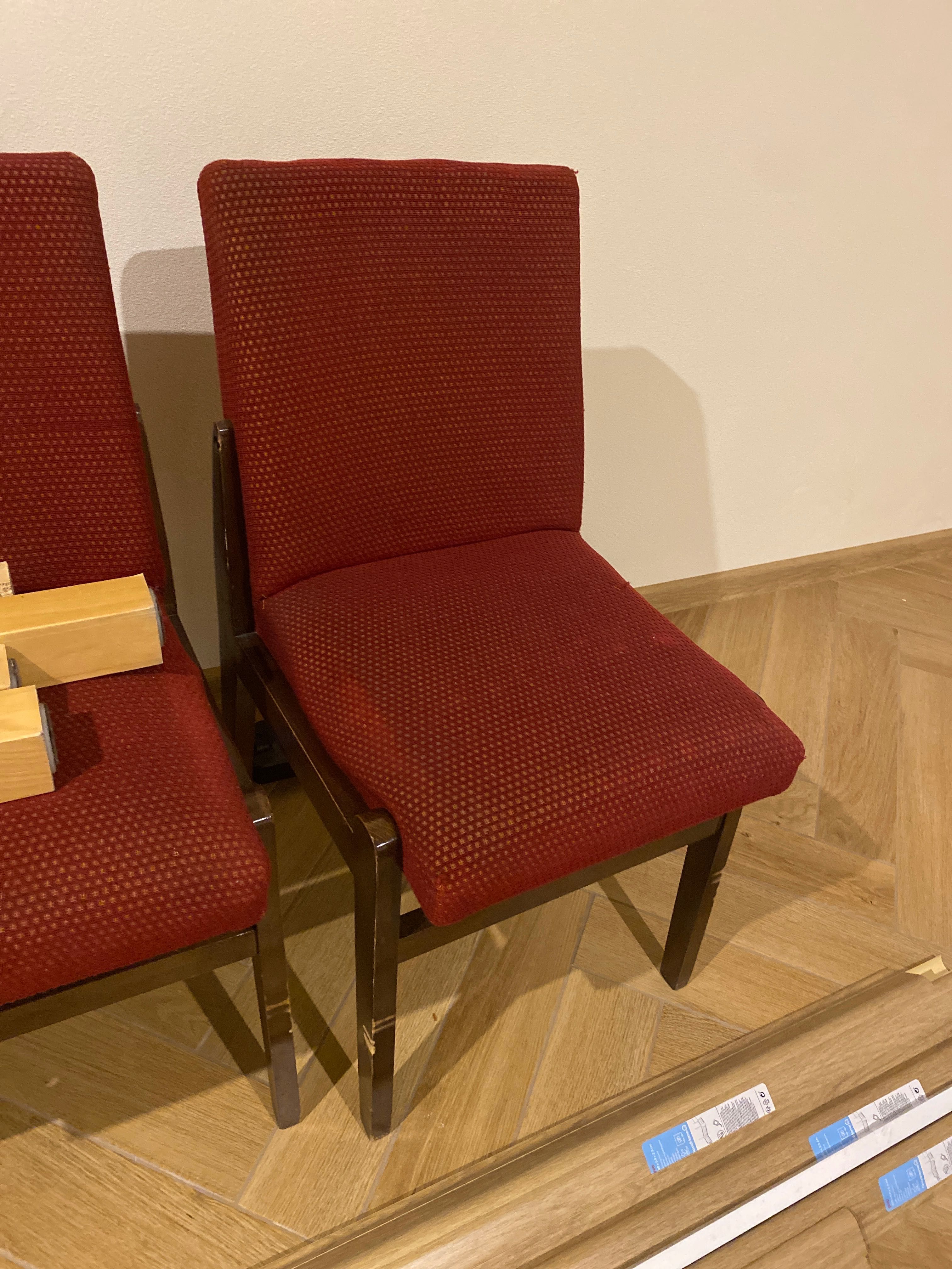 Krzesła tapicerowane trzy sztuki