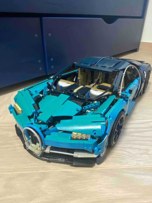 LEGO Technic Bugatti Chiron 42083