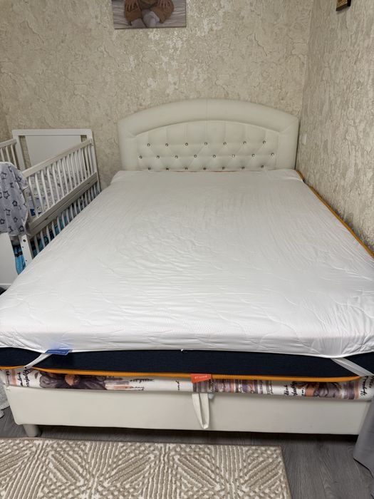 Продам ліжко у відміному стані розмір 140 на 200 см