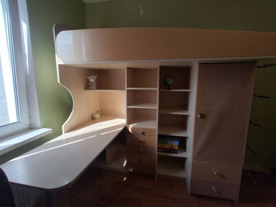 Ліжко-шафа з письмовим столом