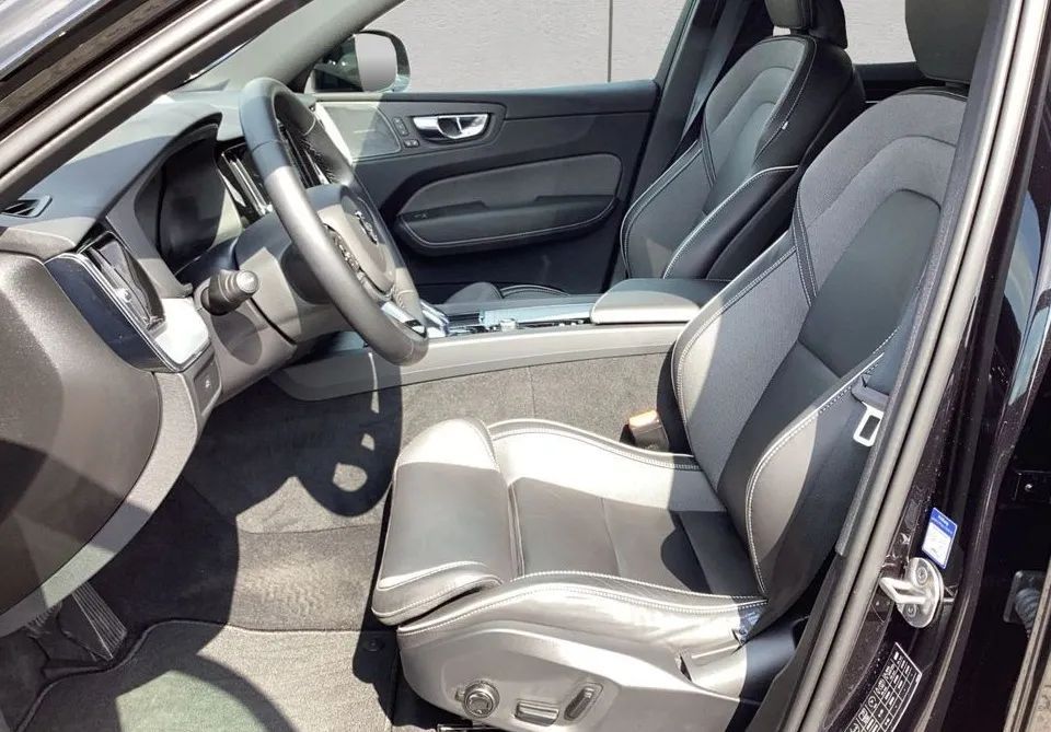 Volvo XC 60 B5 B AWD Plus Dark, Hak, Harman-Kardon, Faktura VAT