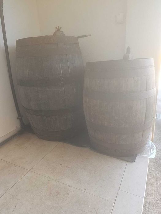 2 Barris de vinho antigos