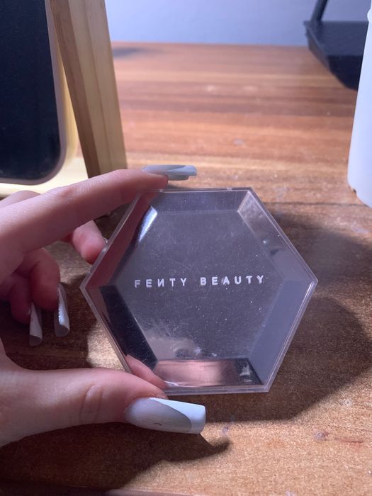 rozświetlacz fenty beauty dimond bomb