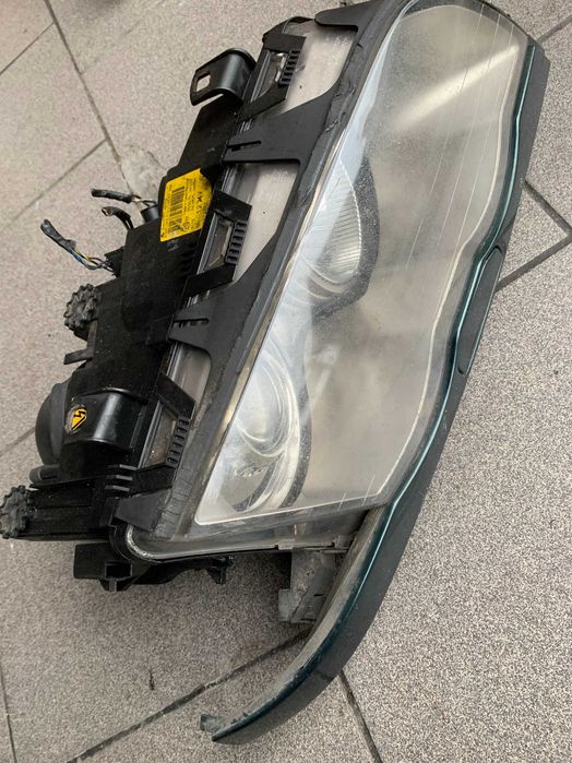 Bmw 330 e46 sedan kombi przed lift lampa prawa xenon prawy