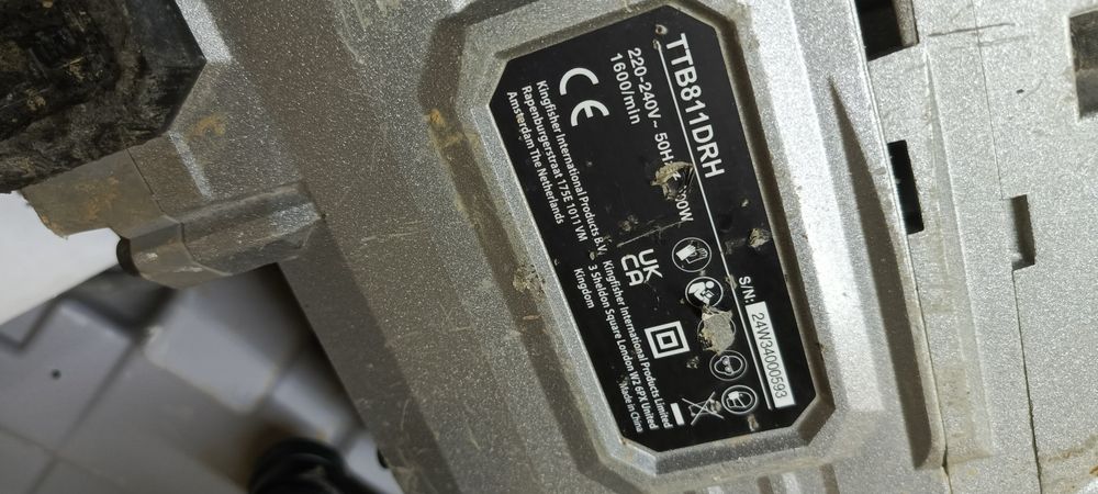 Młot wyburzeniowy titan 1700w ttb811drh