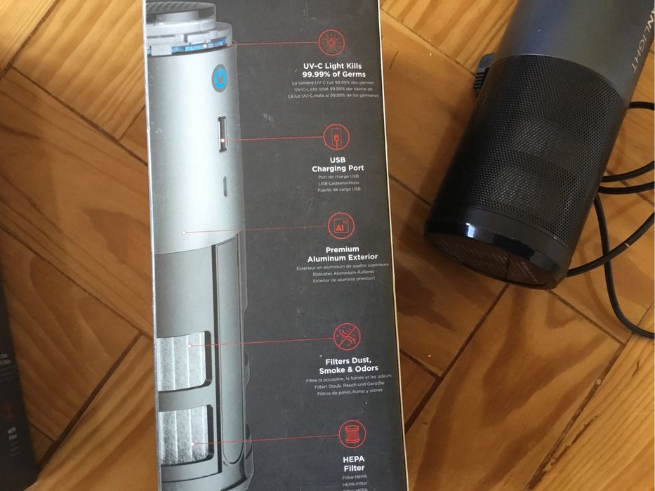 É um pequeno purificador de ar UV portátil
