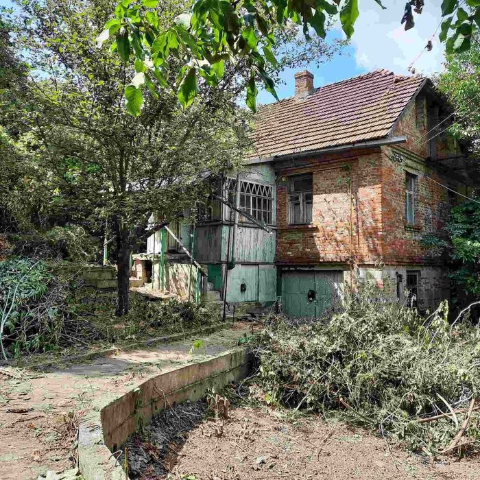 Просторий цегляний будинок 1972 року побудови біля стадіону Ворскла!