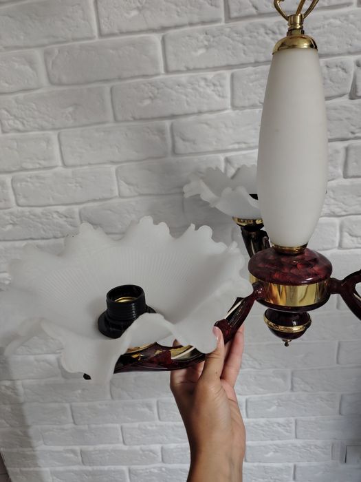 Люстра підвісна.