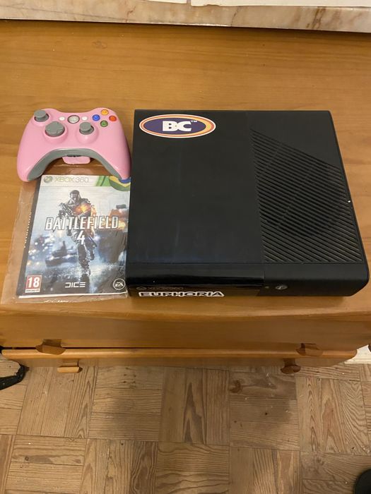 Xbox 360 E Preto com controle