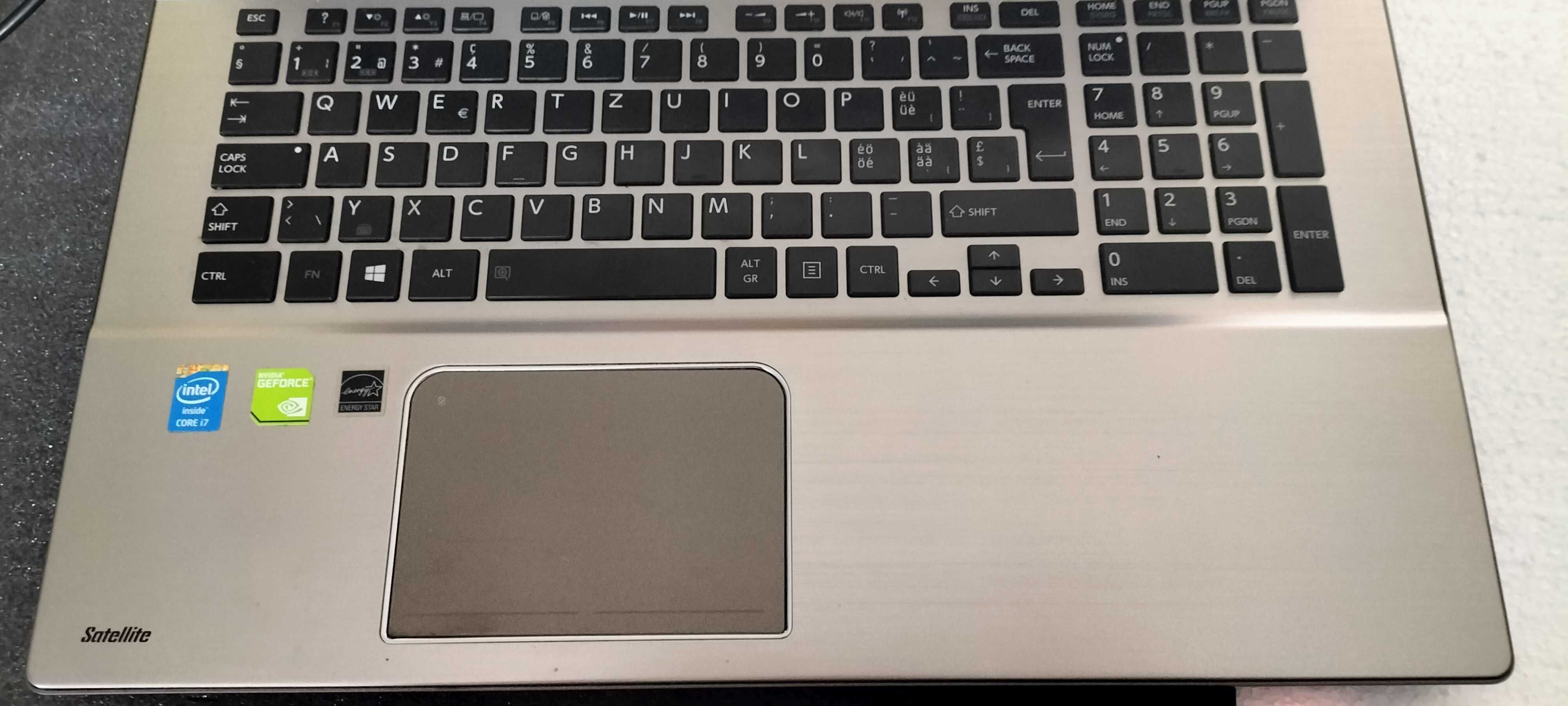 Portátil Toshiba Qosmio P70 • i7 • 17,3’’ Full HD • Gráfica 2GB