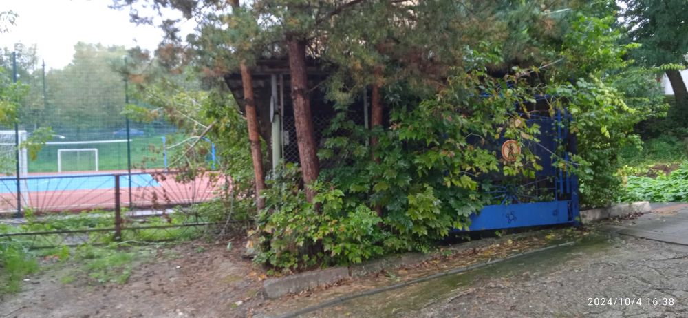 Продам гараж (центр Городка) 44м.кв +ділянк 20м.кв. взаді під добудову