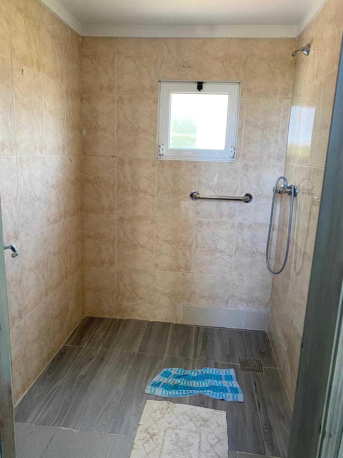 Arrenda-se Armazem com 200m2, em Benavente