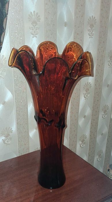 Продам вазу чешское стекло