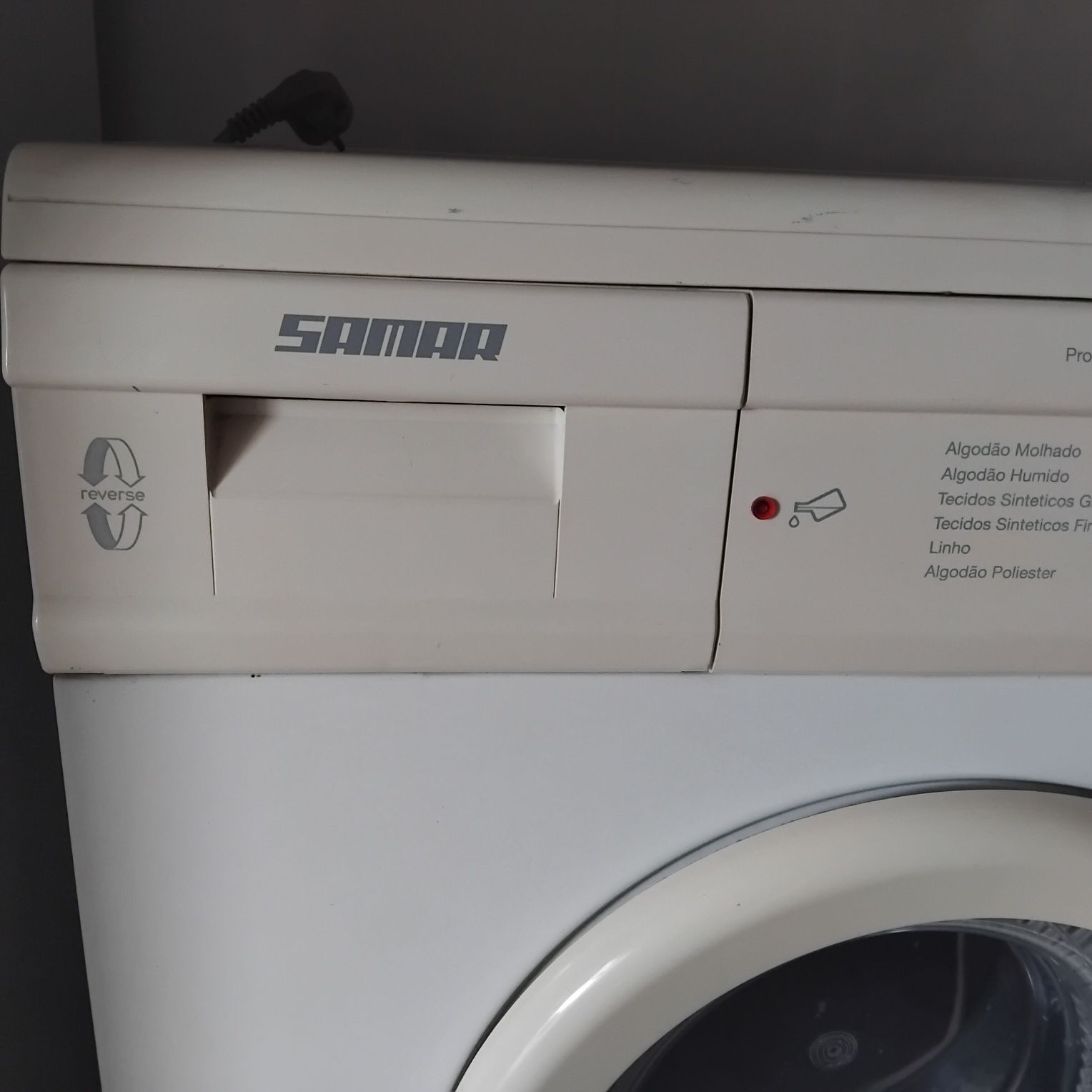 Máquina de secar roupa