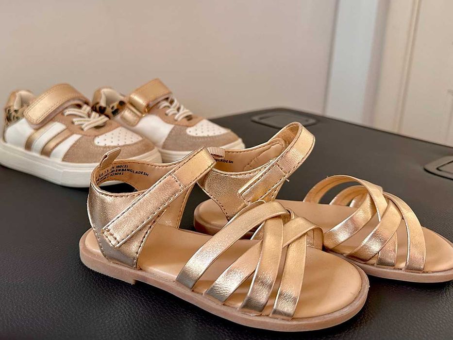 Sapatos de criança tamanho 24 como novos