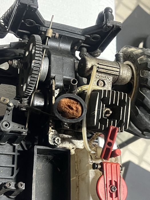 Carro telecomandado a gasolina