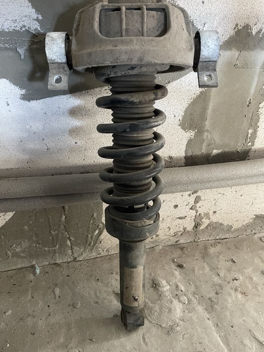 Задняя стойка амортизатор пружина Audi Q7 Touareg Cayenne