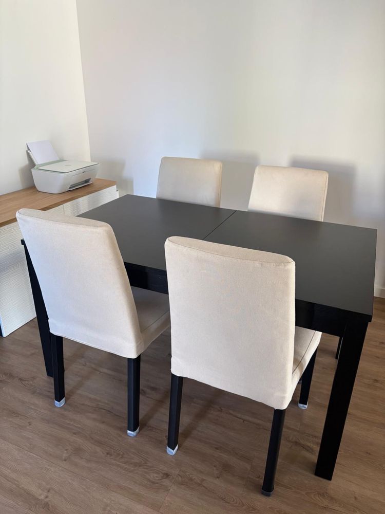 Mesa e conjunto de cadeiras IKEA