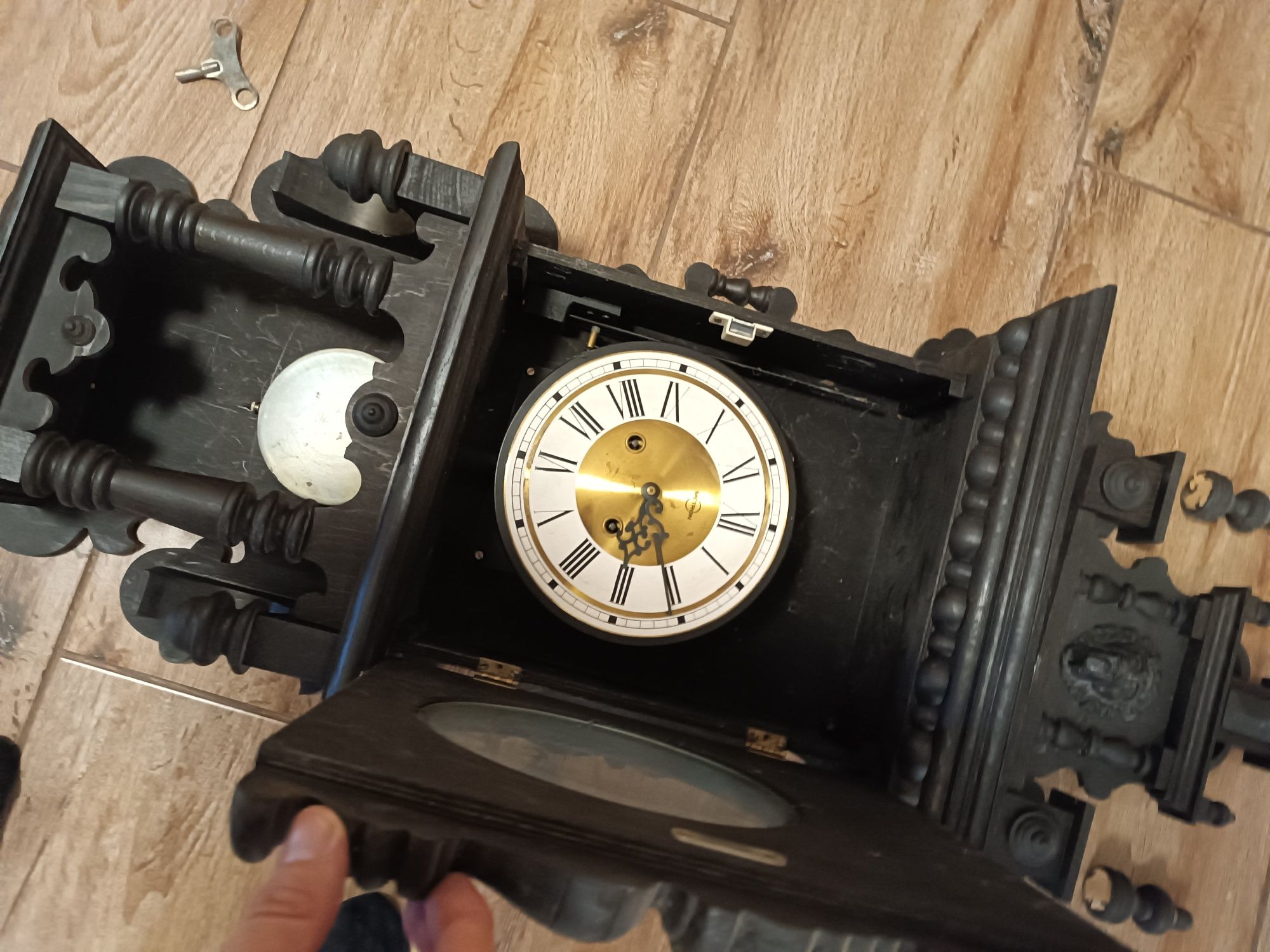 Zegar ścienny metron stary wiszący zdobiony vintage prl wahadło