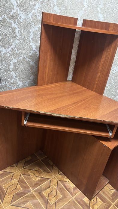 Продам стіл в гарному стані
