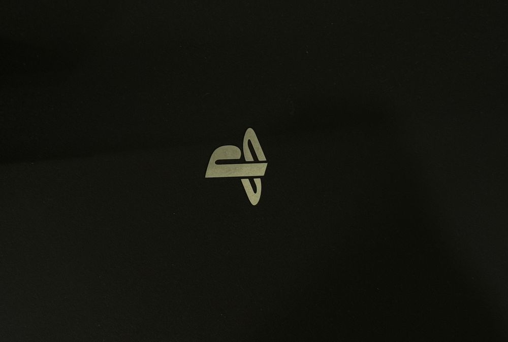 Продам Sony PS4 PRO 1 TB