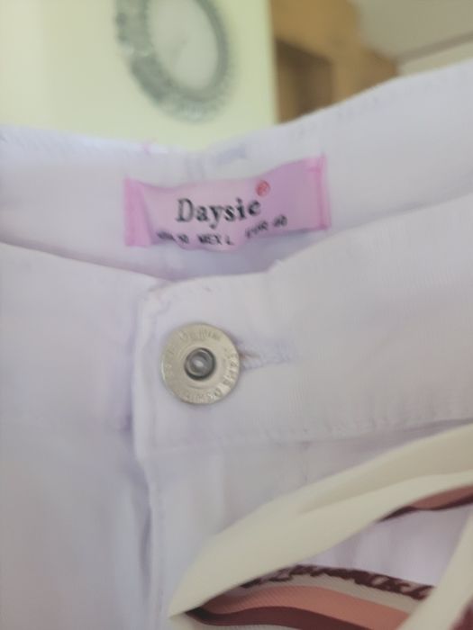 Spodnie białe elastyczne M/L Daysie