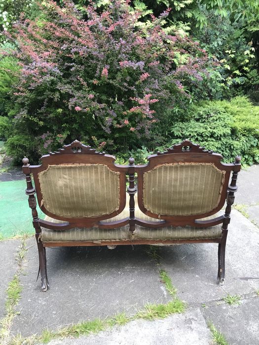 Срочно! Диванчик антикварный под реставрацию 1880-1900 гг.