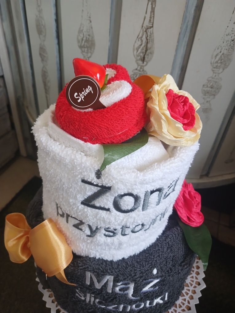 Tort z ręczników