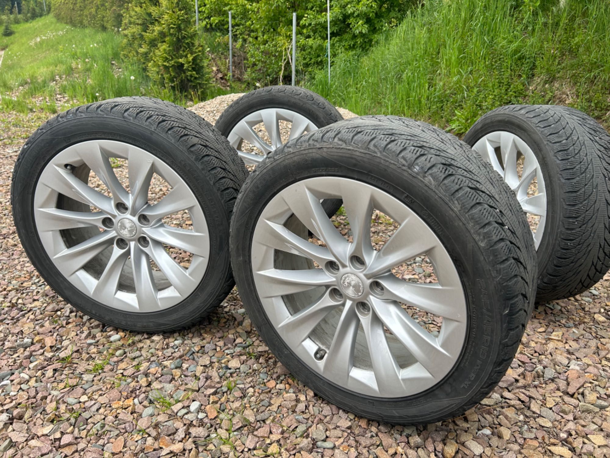 Koła zimowe 19 Tesla Model S 245/45R19 Nokian komplet 4 szt