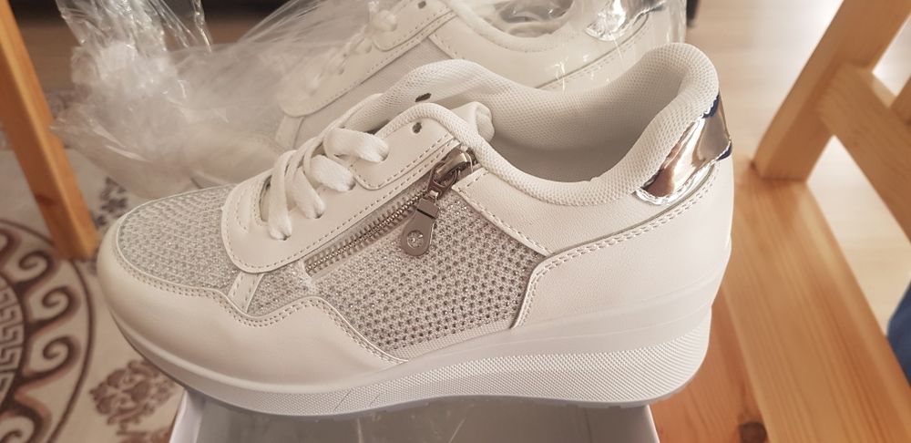 Buty damskie na koturnie nowe