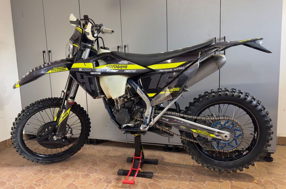 Husqvarna FE 250 doposażona