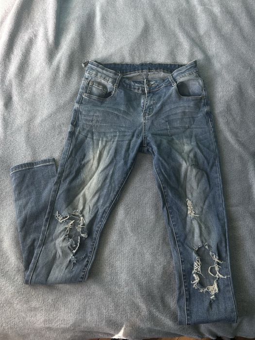 Spodnie z dziurami
