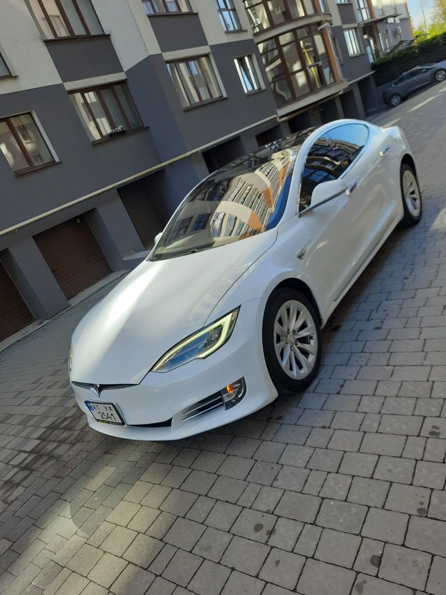 Tesla Model S Dual motor 2016 75Kw 400км.