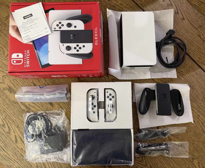 Nintendo Switch OLED + 4 comandos + capa + volantes