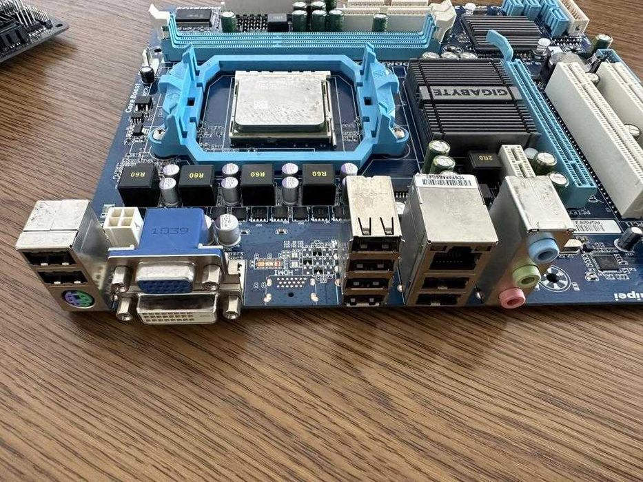 Материнська плата Gigabyte GA-MA74GMT-S2 (sAM3 + Процесор Athlon 250