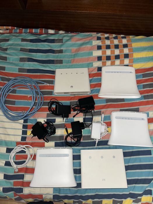 5 Routers + Cabos de rede