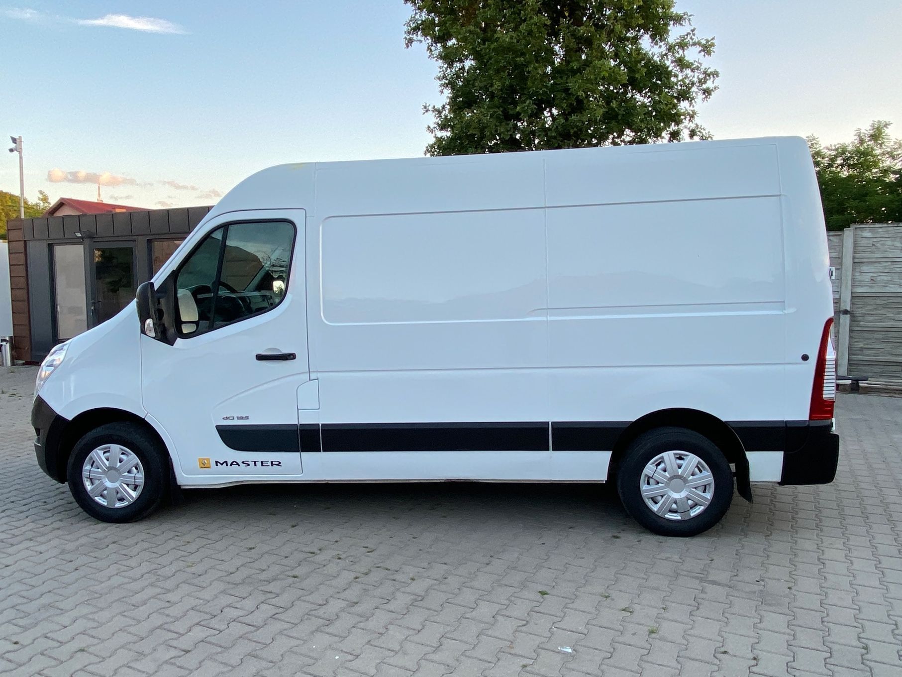 Renault Master  Master 2.3DCI 125KM L2H2 Średni