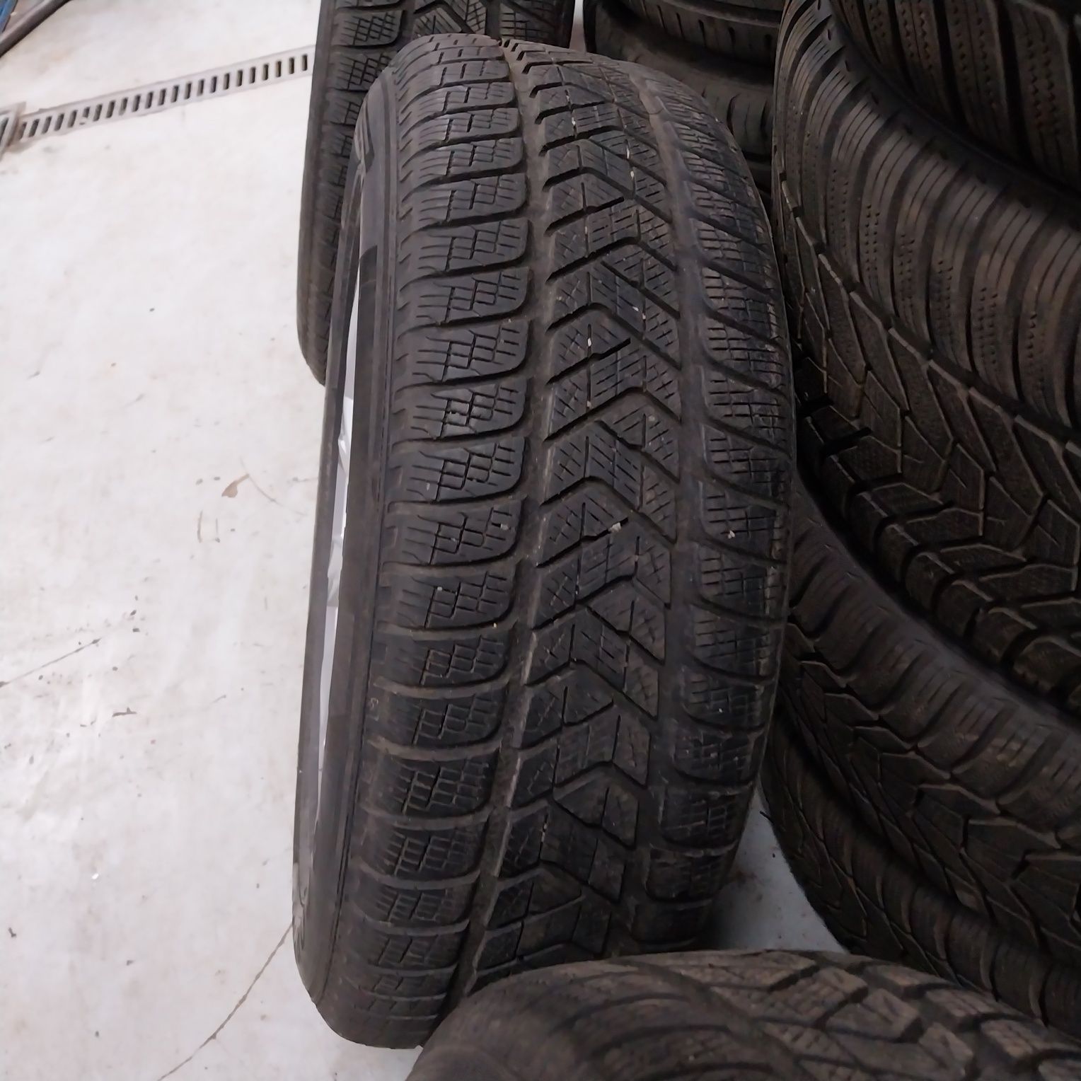 Całe Koła Zimowe VW Tiguan R17 5x112 7J ET 40