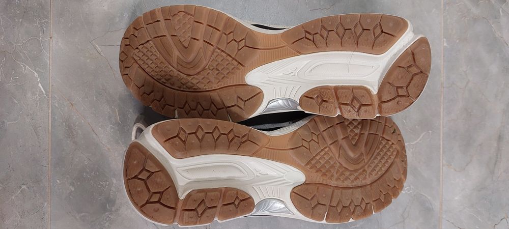 Кроссовки женские 41 р.