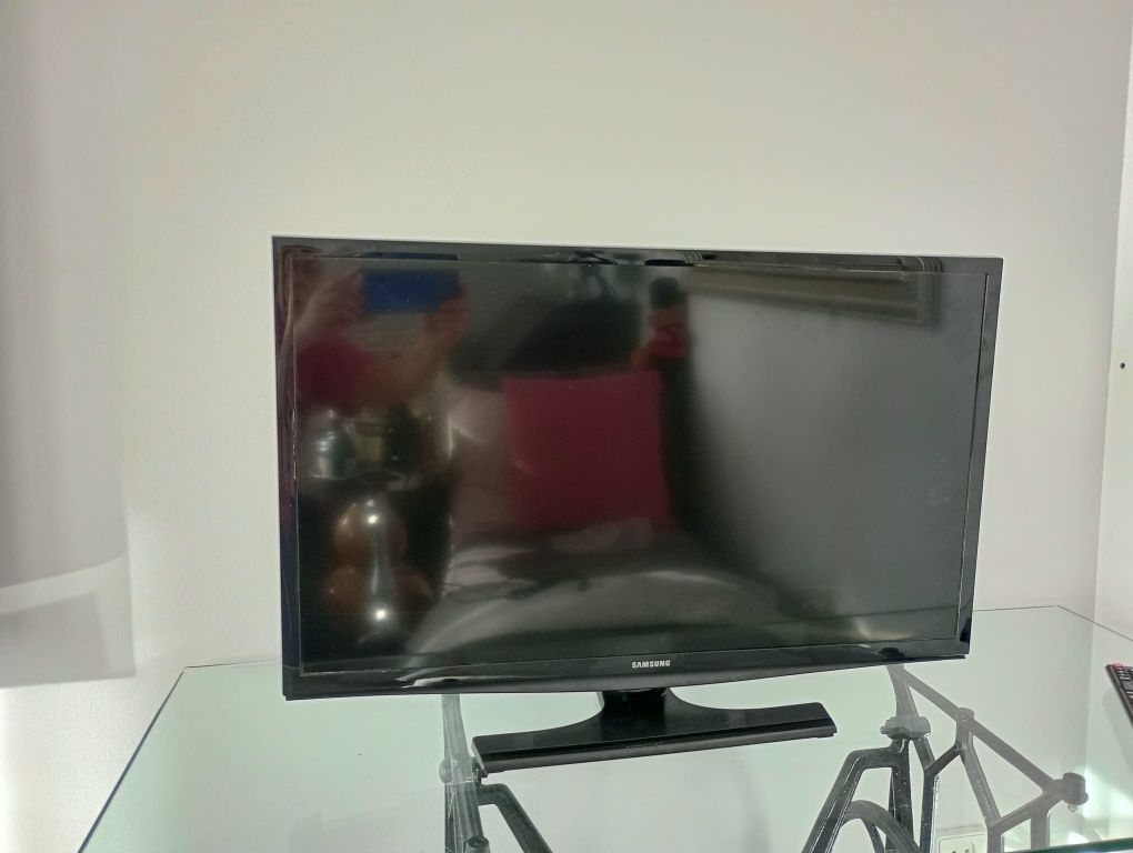 Telewizor Samsung UE28J4100