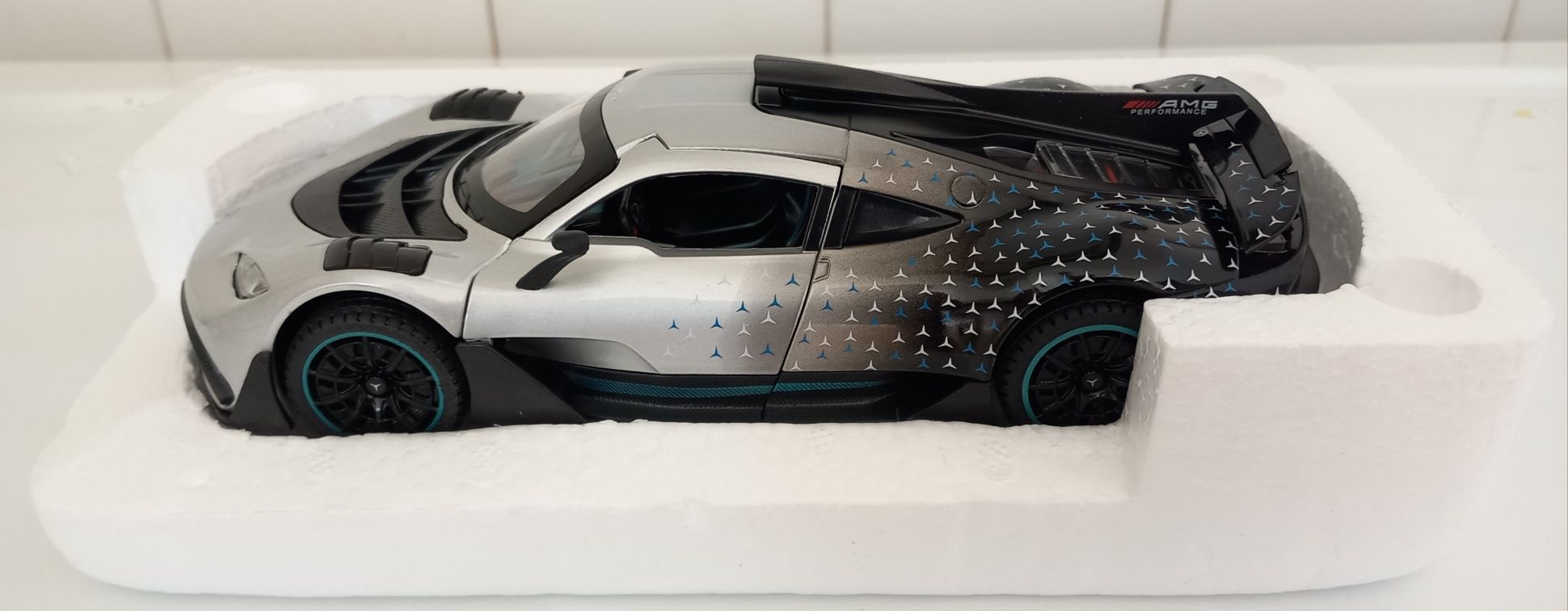 Miniatura Mercedes AMG One