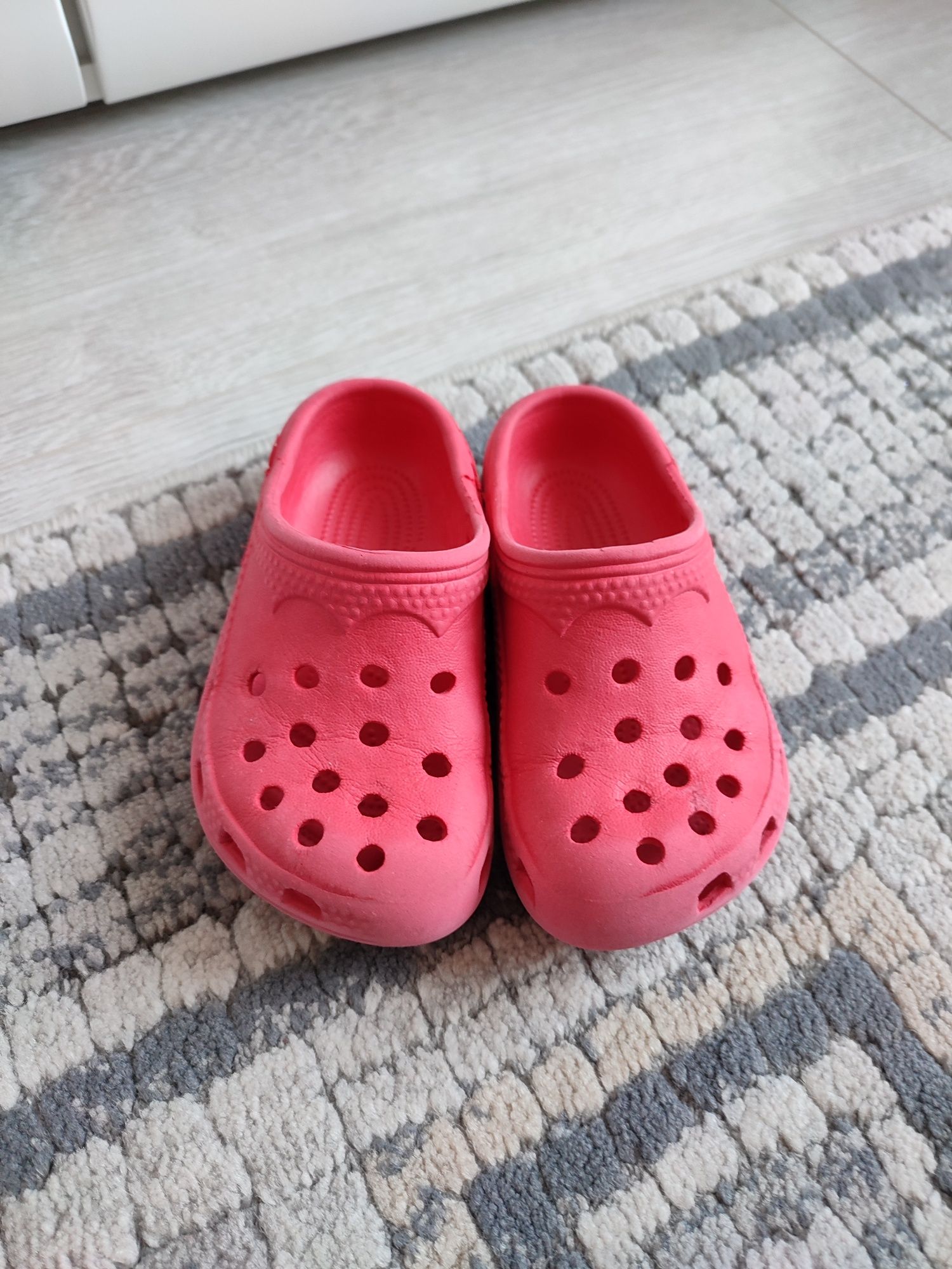 Klapki typu crocs