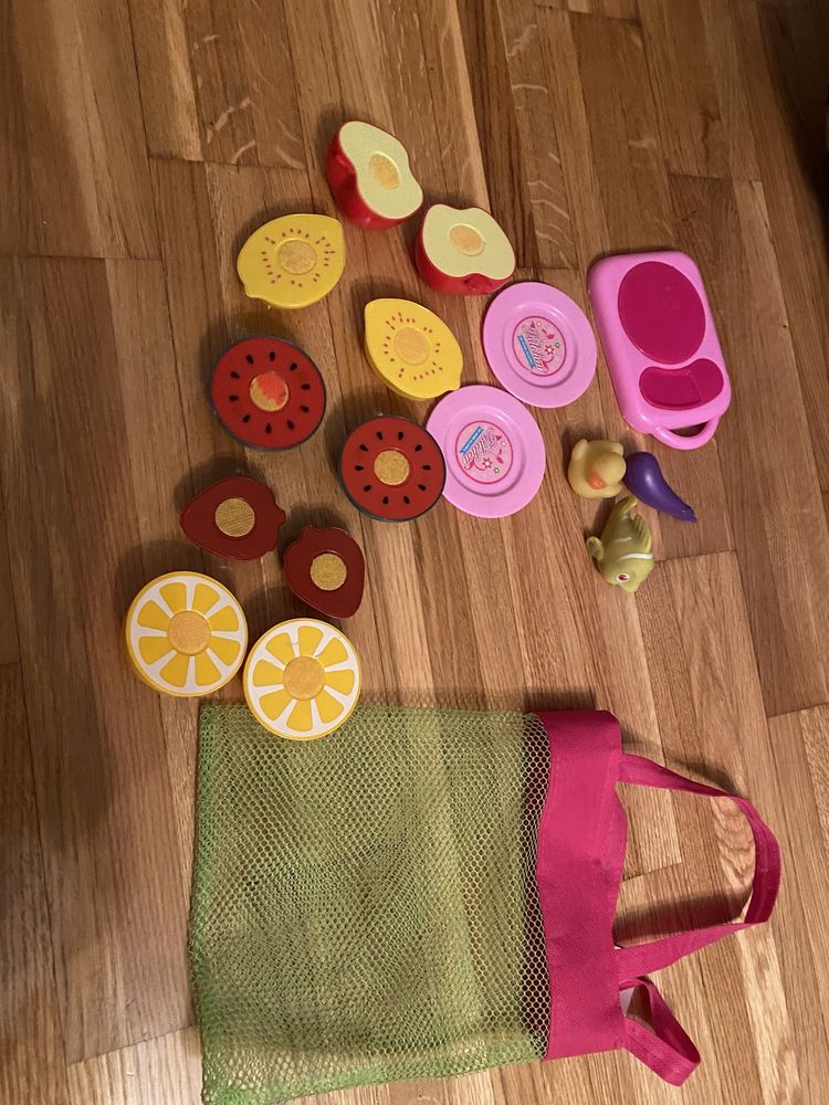 Набір дитячої посуди і фрукти на лепучках 12одиниць